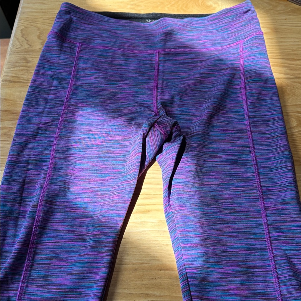 VOGO Athletica Pink & blue Patterned Legging capris